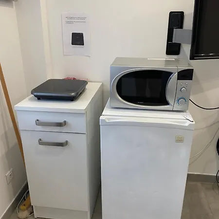 Meublee 21m2 En Dauphine Avec Acces Autonome Apartment