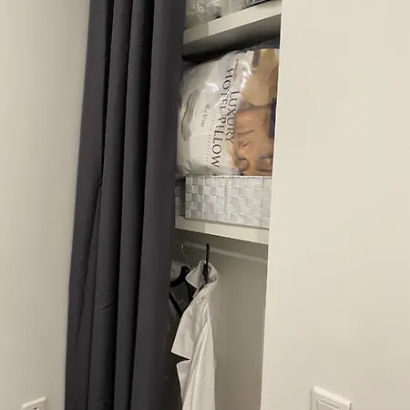 Meublee 21m2 En Dauphine Avec Acces Autonome *